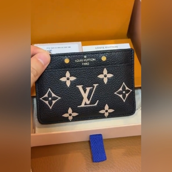 Louis Vuitton Accessories - Louis Vuitton Card Holder